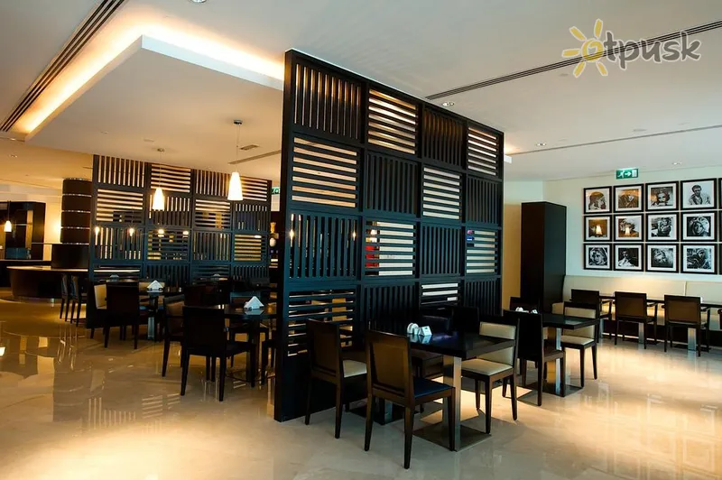 Фото отеля Holiday Inn Express Dubai Airport 2* Дубай ОАЭ бары и рестораны