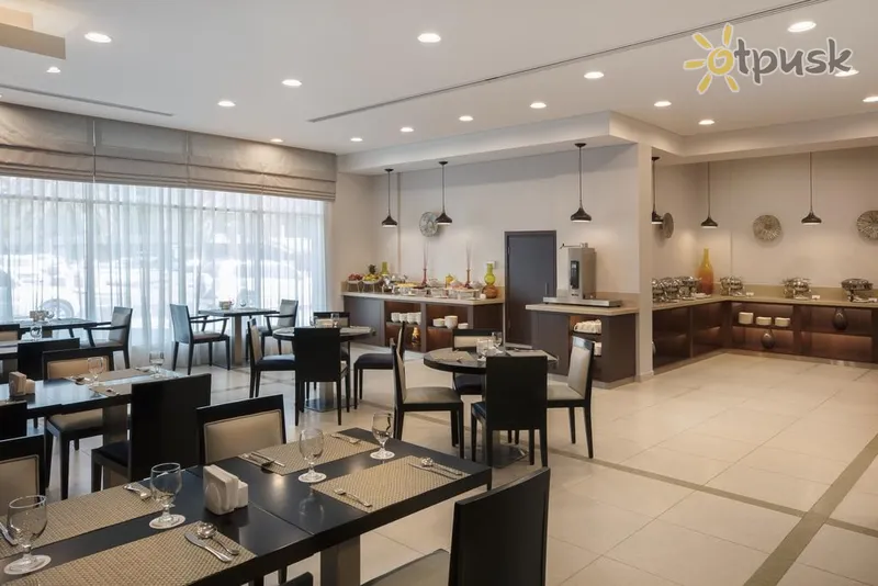 Фото отеля Holiday Inn Express Safa Park 2* Dubaija AAE bāri un restorāni