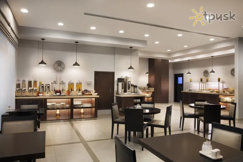 Фото отеля Holiday Inn Express Safa Park 2* Дубай ОАЕ бари та ресторани