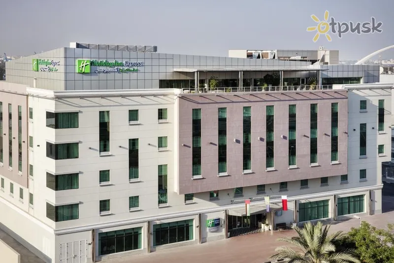Фото отеля Holiday Inn Express Safa Park 2* Дубай ОАЕ екстер'єр та басейни