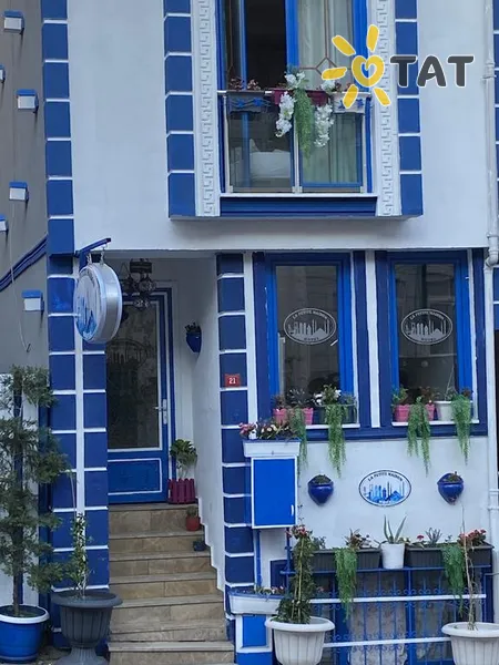 Фото отеля La Petite Maison 3* Стамбул Туреччина екстер'єр та басейни