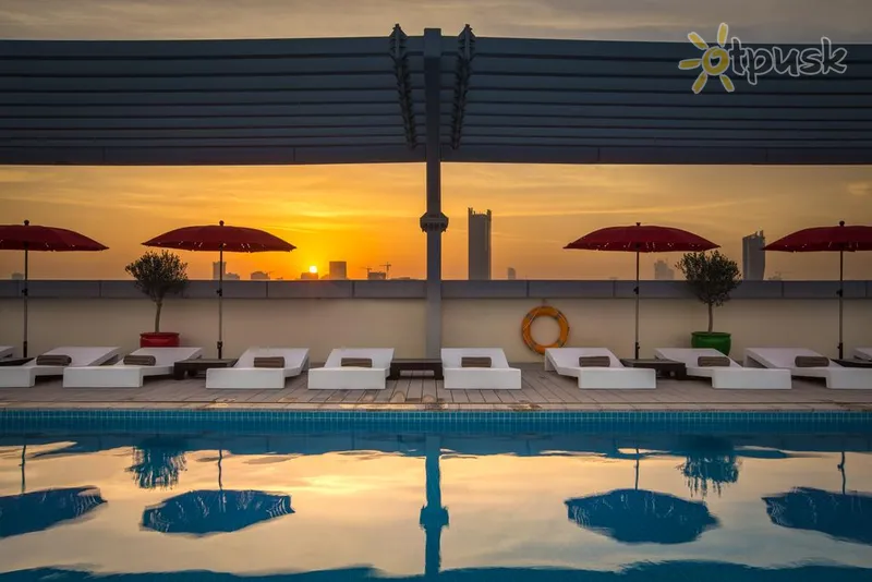 Фото отеля Park Inn by Radisson Dubai Motor City 4* Дубай ОАЭ экстерьер и бассейны