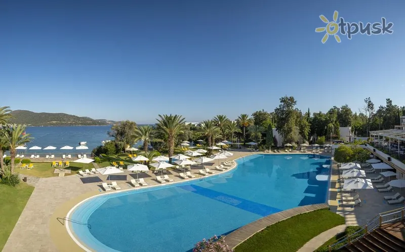 Фото отеля DoubleTree by Hilton Bodrum Isil Club Resort 5* Бодрум Турция экстерьер и бассейны