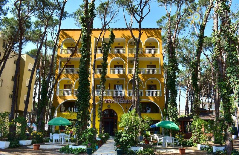 Фото отеля Mali i Robit Hotel & Camping 3* Дуррес Албания экстерьер и бассейны