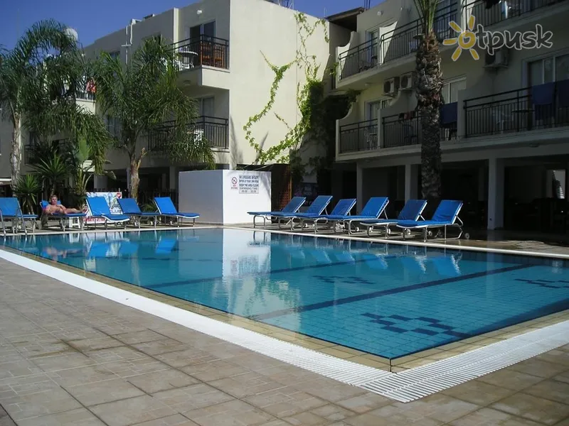 Фото отеля Pavlinia Hotel & Apartments 3* Ayia Napa Kipras išorė ir baseinai