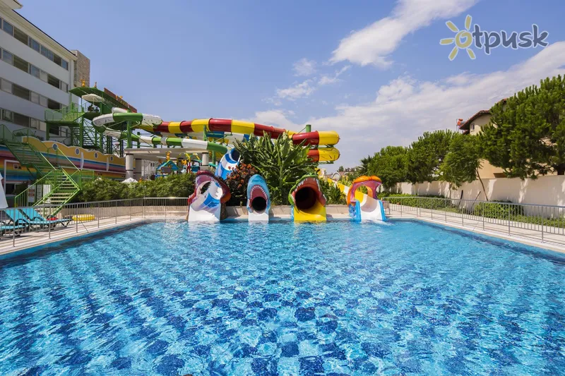 Фото отеля Crystal Waterworld Park Resort & Spa 4* Belek Turcija akvaparks, slidkalniņi