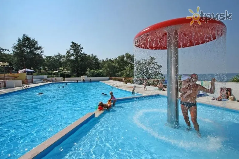 Фото отеля Bijela Uvala 4* Пореч Хорватія екстер'єр та басейни