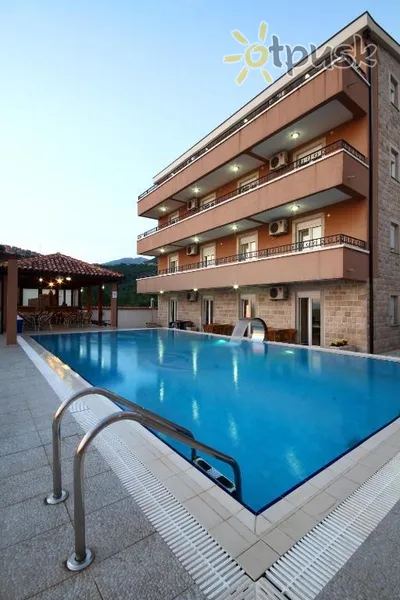 Фото отеля Djurasevic Apartments 3* Св. Стефан Чорногорія екстер'єр та басейни