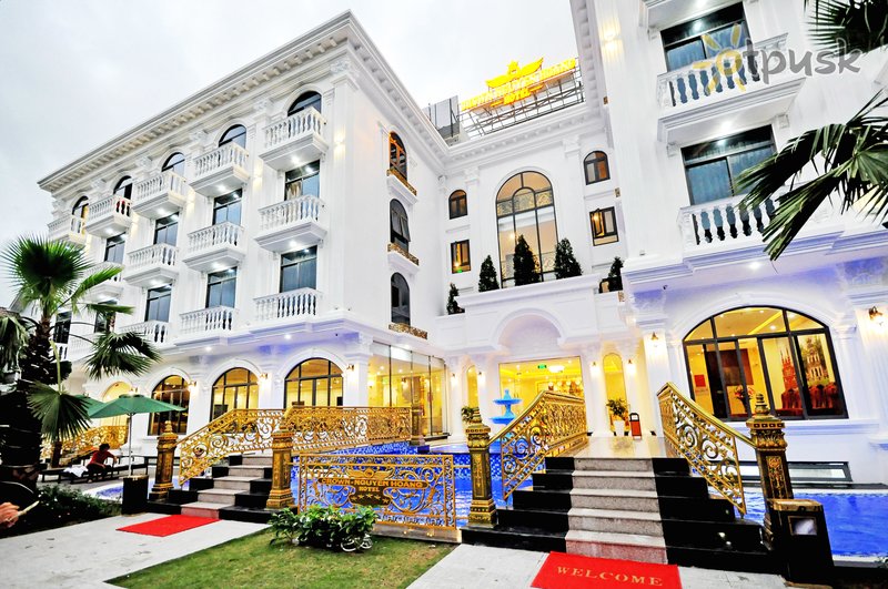 Фото отеля Crown Nguyen Hoang Hotel 4* Нячанг Вьетнам экстерьер и бассейны