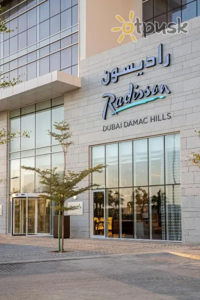 Фото отеля Radisson Dubai Damac Hills 5* Дубай ОАЭ экстерьер и бассейны
