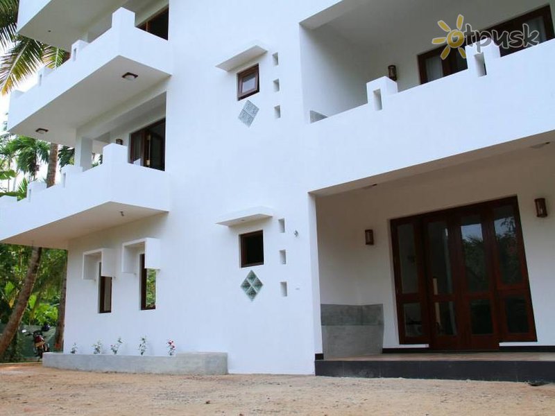 Фото отеля Dineha Villa 3* Хиккадува Шри-Ланка экстерьер и бассейны