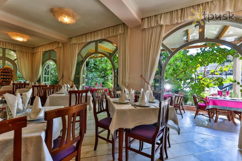 Фото отеля Velzon Villa 3* Budva Melnkalne bāri un restorāni