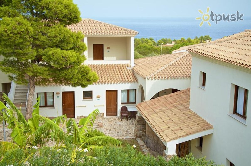 Фото отеля Club Esse Cala Golone Beach Village 4* о. Сардинія Італія екстер'єр та басейни