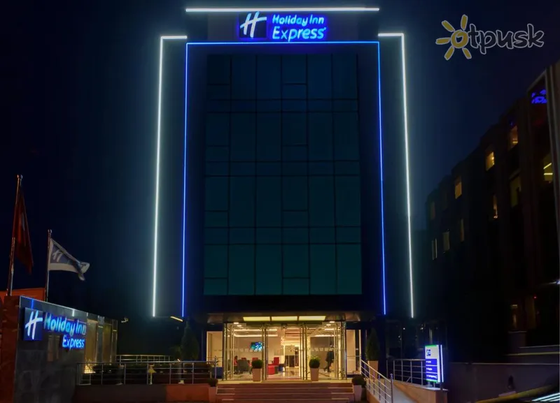 Фото отеля Holiday Inn Express Altunizade Hotel 3* Stambula Turcija ārpuse un baseini