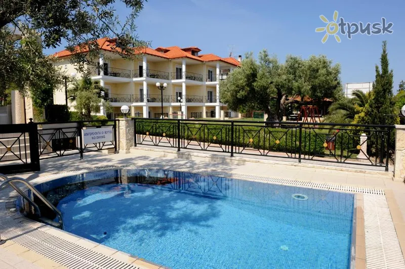 Фото отеля Golden Residence Family Resort 3* Halkidiki — Kasandra Grieķija ārpuse un baseini