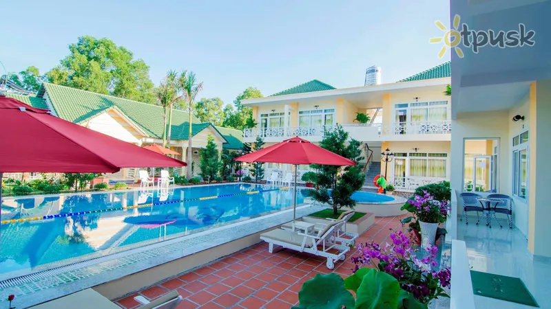 Фото отеля Duc Lam Ha Hotel 2* о. Фукуок Вьетнам экстерьер и бассейны