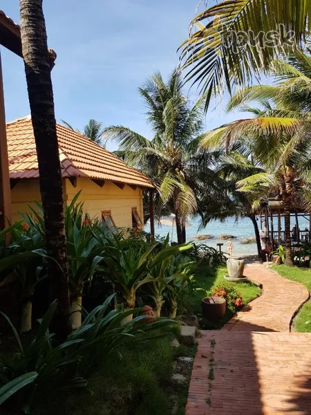 Фото отеля Free Beach Resort 2* о. Фукуок В'єтнам екстер'єр та басейни