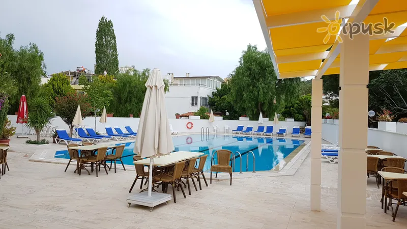 Фото отеля Batihan Aparthotel 3* Кушадаси Туреччина екстер'єр та басейни