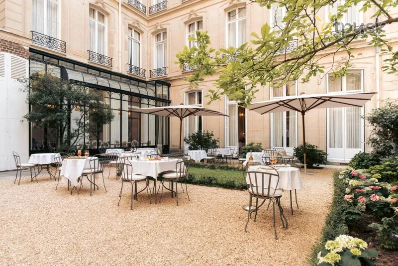 Фото отеля Alfred Sommier 5* Париж Франція бари та ресторани