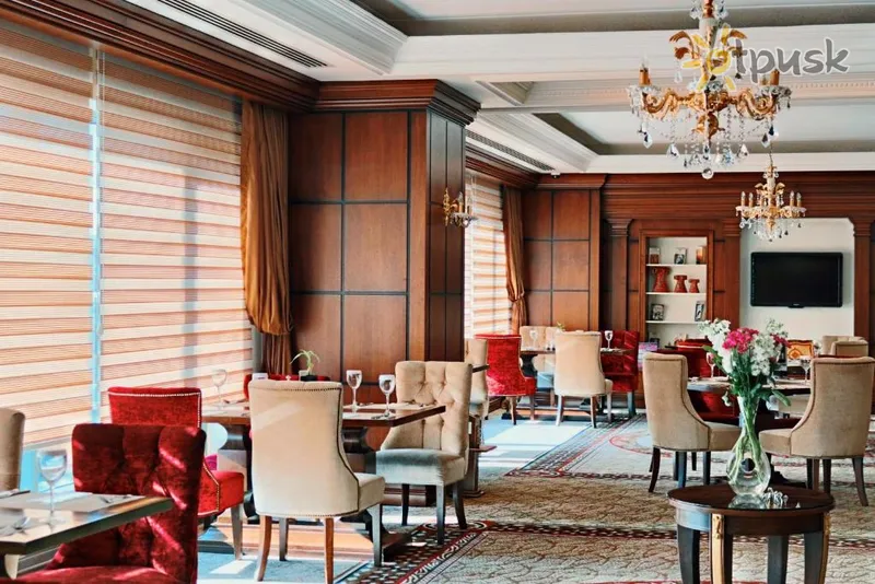Фото отеля Crowne Plaza Istanbul Asia Hotel 5* Стамбул Туреччина бари та ресторани