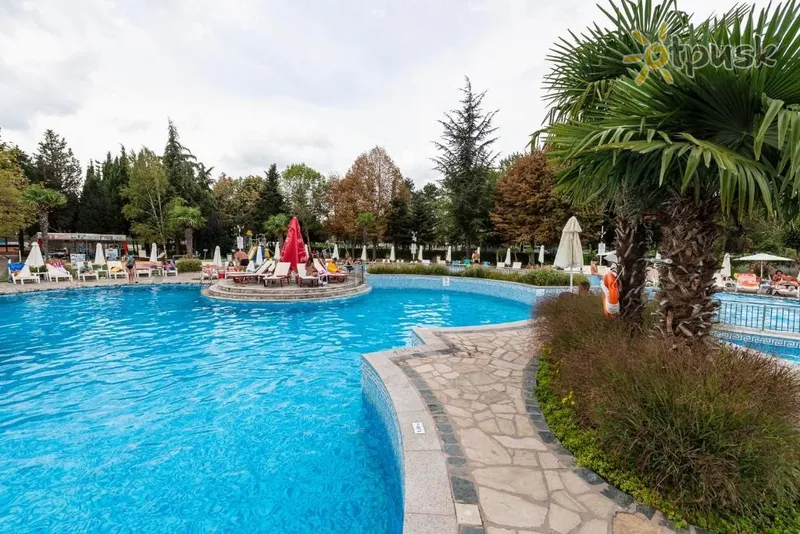 Фото отеля Hrizantema Hotel & Casino 4* Saulainā pludmale Bulgārija ārpuse un baseini