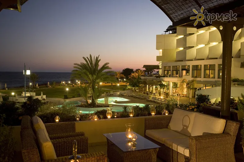 Фото отеля Constantinou Bros Athena Royal Beach Hotel 4* Пафос Кипр бары и рестораны