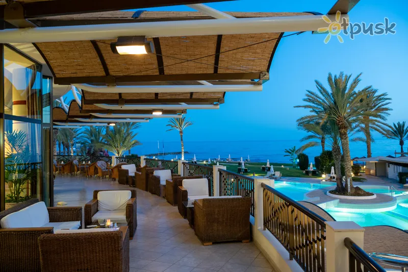 Фото отеля Constantinou Bros Athena Beach Hotel 4* Patosas Kipras barai ir restoranai