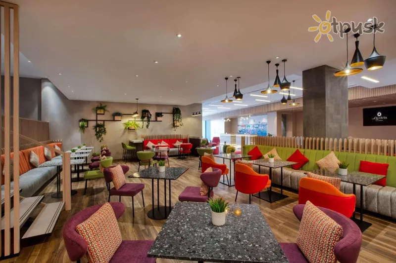 Фото отеля La Quinta by Wyndham Dubai Jumeirah 4* Дубай ОАЕ бари та ресторани