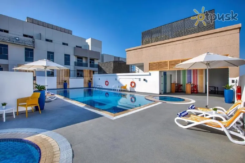 Фото отеля La Quinta by Wyndham Dubai Jumeirah 4* Дубай ОАЕ екстер'єр та басейни