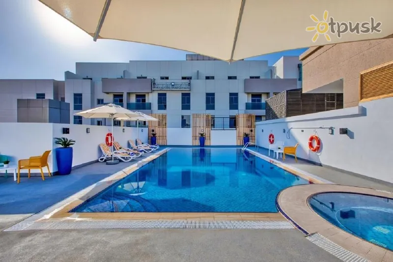 Фото отеля La Quinta by Wyndham Dubai Jumeirah 4* Дубай ОАЕ екстер'єр та басейни