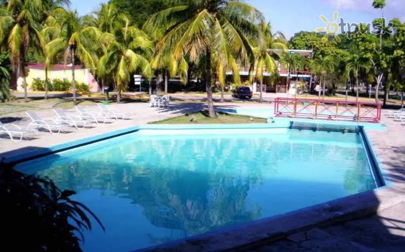 Фото отеля Villa Lupe 2* Гавана Куба екстер'єр та басейни