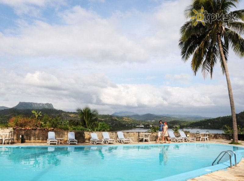 Фото отеля El Castillo Hotel 3* Баракоа Куба экстерьер и бассейны
