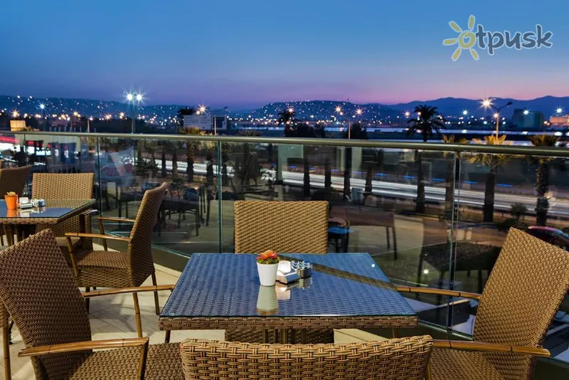 Фото отеля Hilton Garden Inn Izmir Bayrakli 4* Izmira Turcija bāri un restorāni