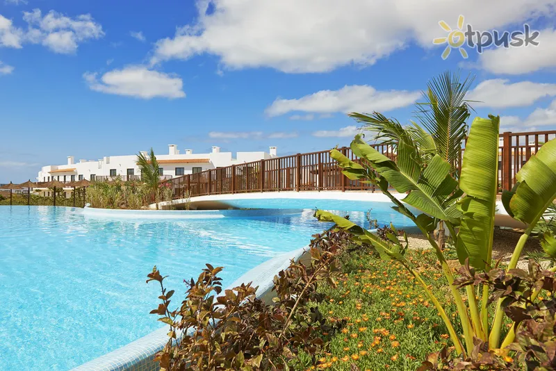 Фото отеля Melia Dunas Beach Resort 5* о. Сал Кабо-Верде екстер'єр та басейни