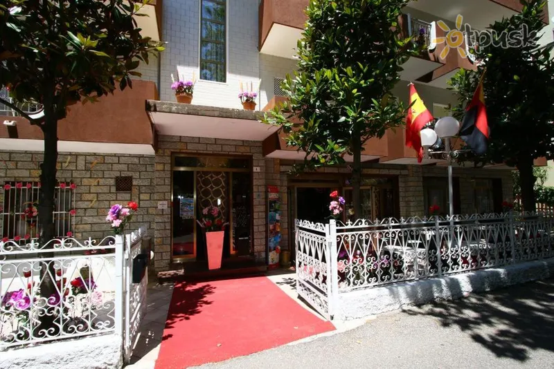 Фото отеля Emanuela Hotel 2* Rimini Itālija ārpuse un baseini