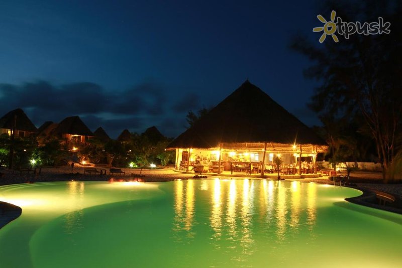 Фото отеля Ujamaa Beach Resort 4* Макундучи Танзания экстерьер и бассейны