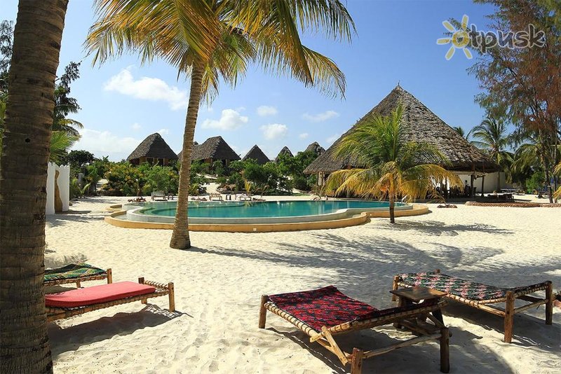 Фото отеля Ujamaa Beach Resort 4* Макундучи Танзания экстерьер и бассейны