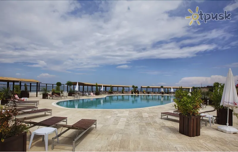 Фото отеля Ceshme Plus Hotel 3* Чешме Туреччина екстер'єр та басейни