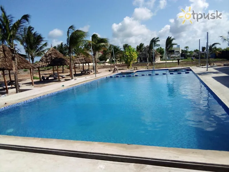 Фото отеля Raffia Beach Aparthotel 3* Джамбіані Танзанія екстер'єр та басейни