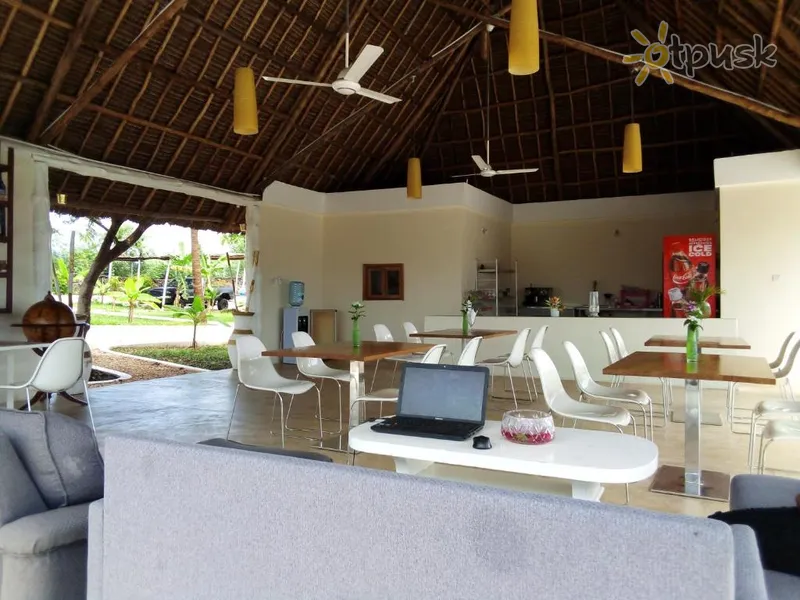 Фото отеля Raffia Beach Aparthotel 3* Джамбиани Танзания бары и рестораны