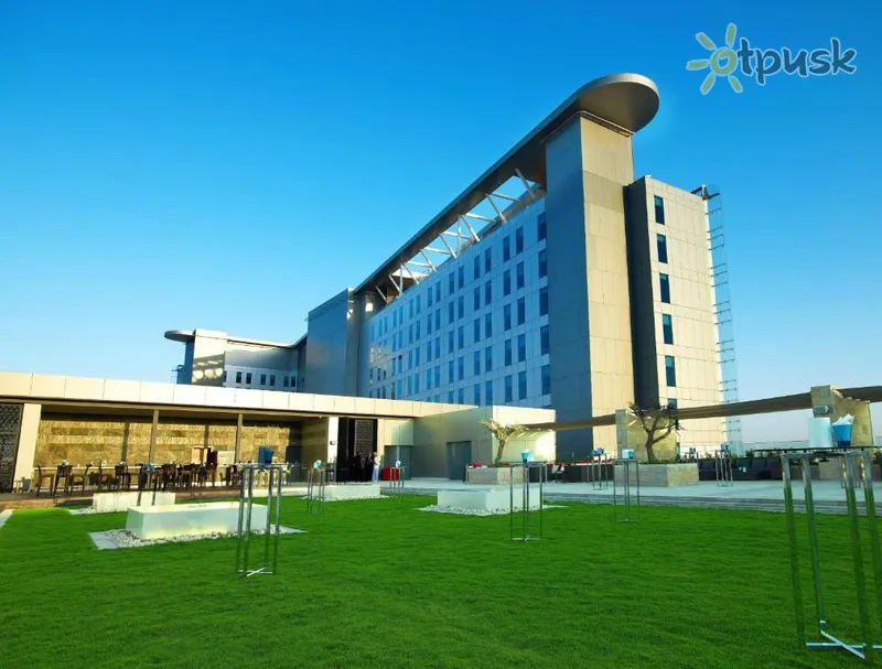 Фото отеля Aloft Abu Dhabi 4* Абу Даби ОАЭ экстерьер и бассейны