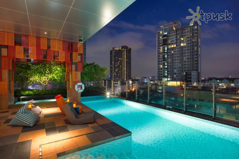 Фото отеля Ibis Styles Bangkok Sukhumvit Phra Khanong 3* Бангкок Таиланд экстерьер и бассейны