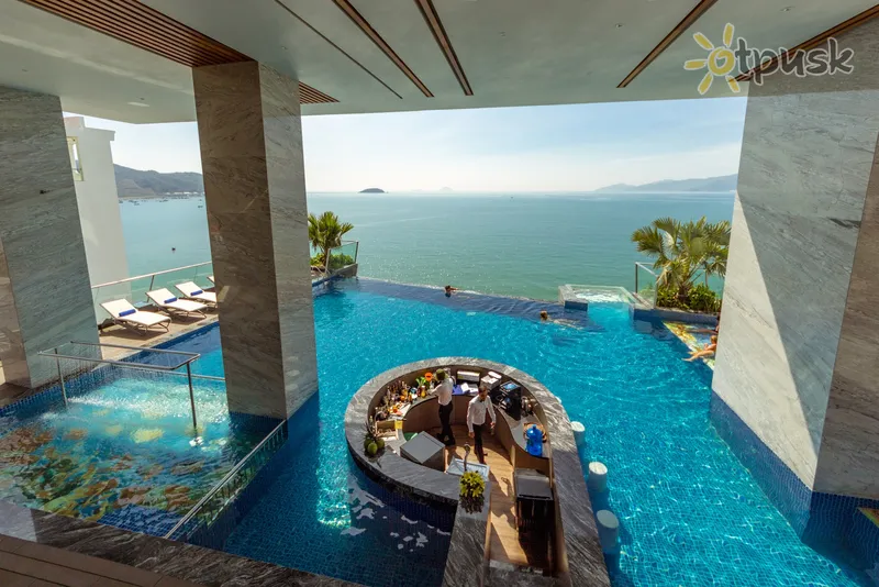 Фото отеля Boton Blue Hotel & Spa 5* Nha Trang Vietnamas išorė ir baseinai
