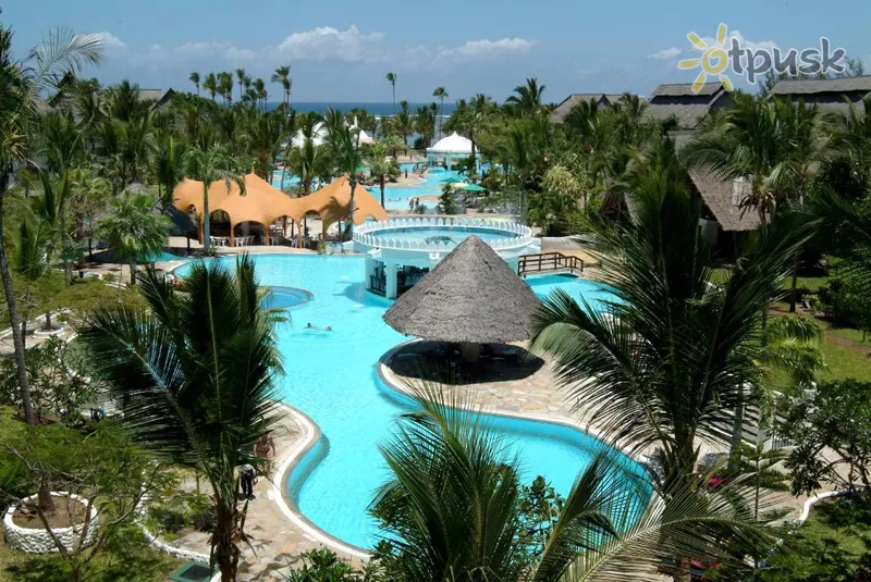 Фото отеля Southern Palms Beach Resort 4* Момбаса Кения экстерьер и бассейны