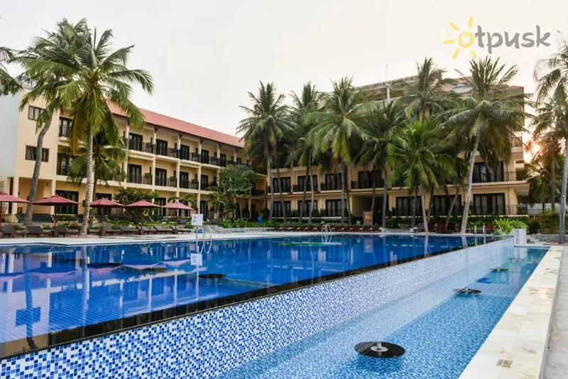Фото отеля Hon Rom Central Beach Resort 3* Phan Thiet Vietnamas išorė ir baseinai