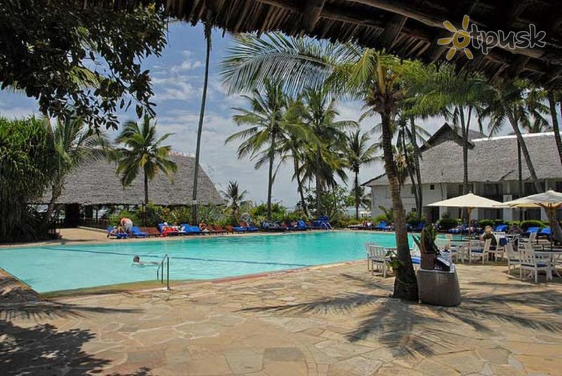 Фото отеля Voyager Beach 4* Момбаса Кения экстерьер и бассейны