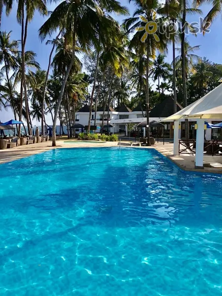 Фото отеля Kenya Beach Bay 3* Mombasa Kenija išorė ir baseinai