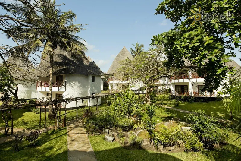 Фото отеля Neptune Village Beach Resort & Spa 4* Момбаса Кения экстерьер и бассейны