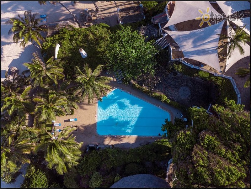 Фото отеля Diamonds Leisure Beach & Golf Resort 4* Момбаса Кения экстерьер и бассейны