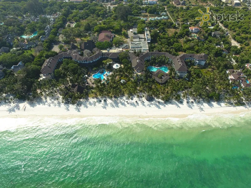 Фото отеля Diani Reef Beach Resort & SPA 5* Момбаса Кенія пляж